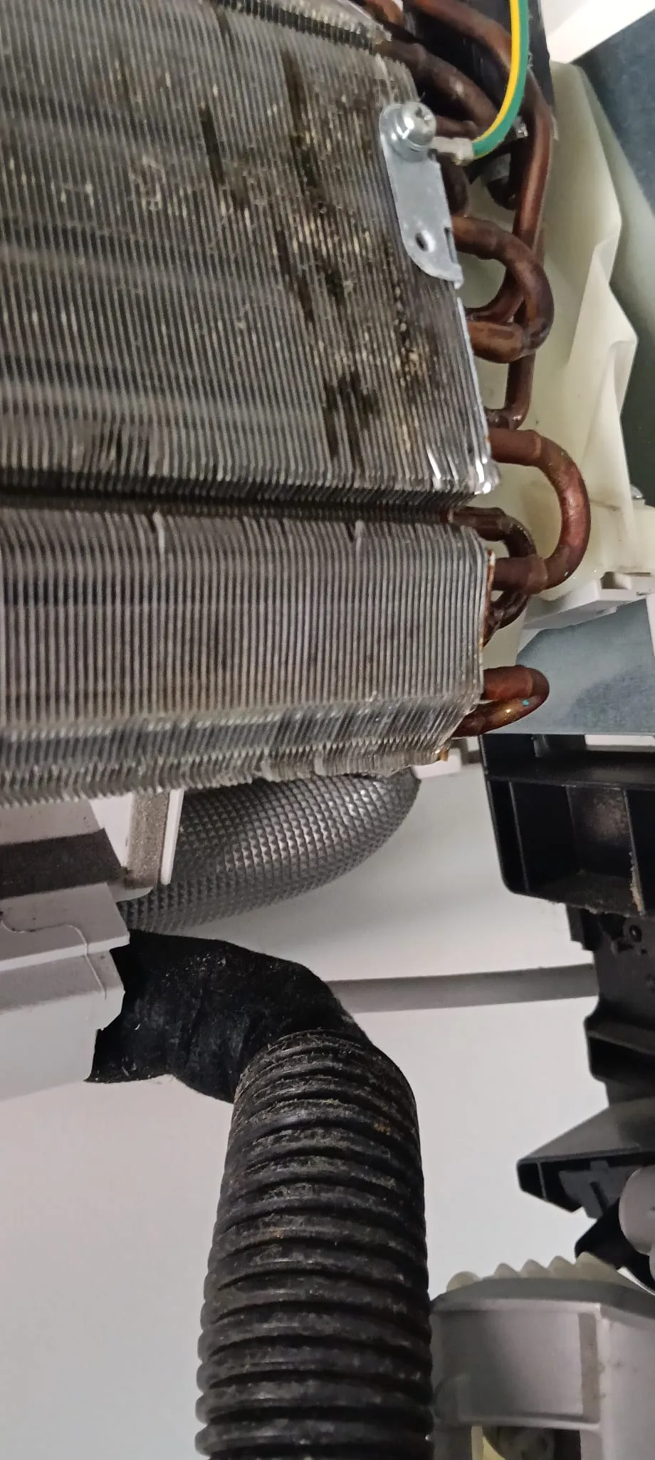 Aircon Servicing in Katong — photo 1